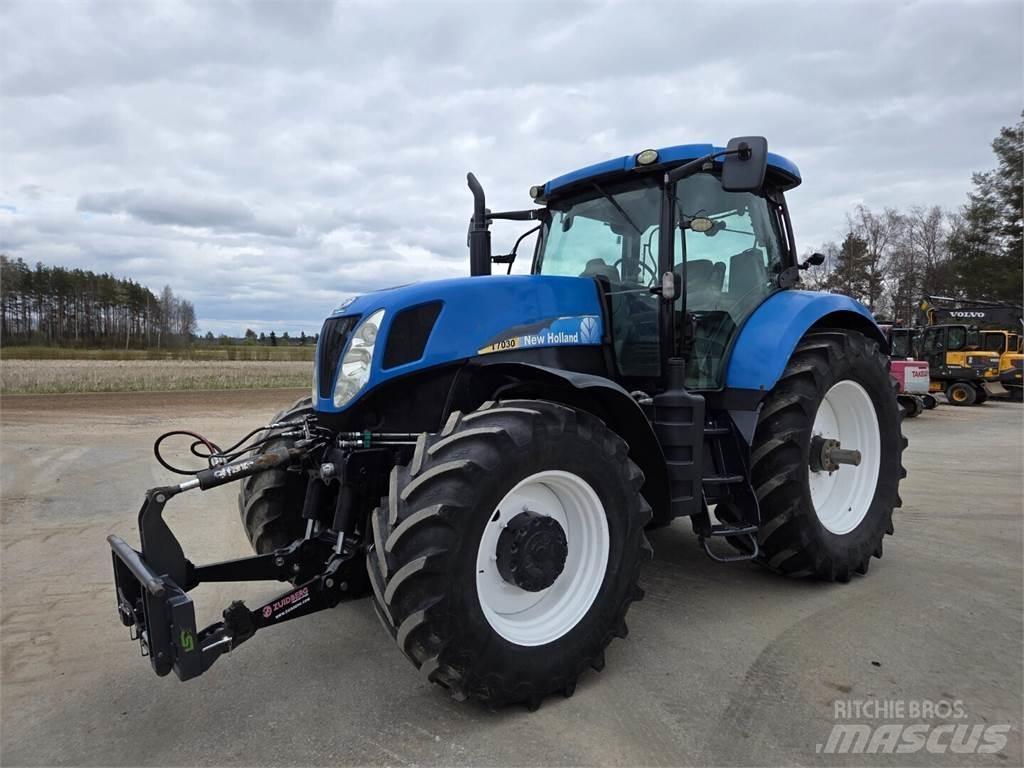 New Holland T7030 トラクター
