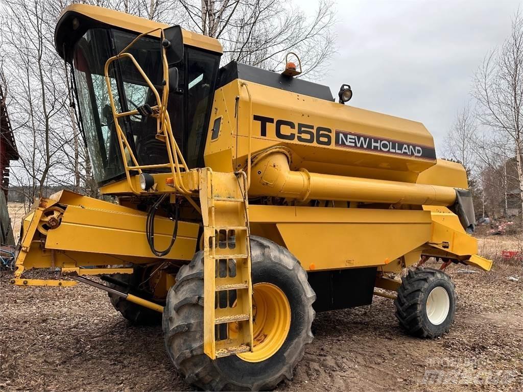 New Holland TC56 コンバイン