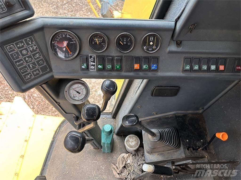 New Holland TC56 コンバイン