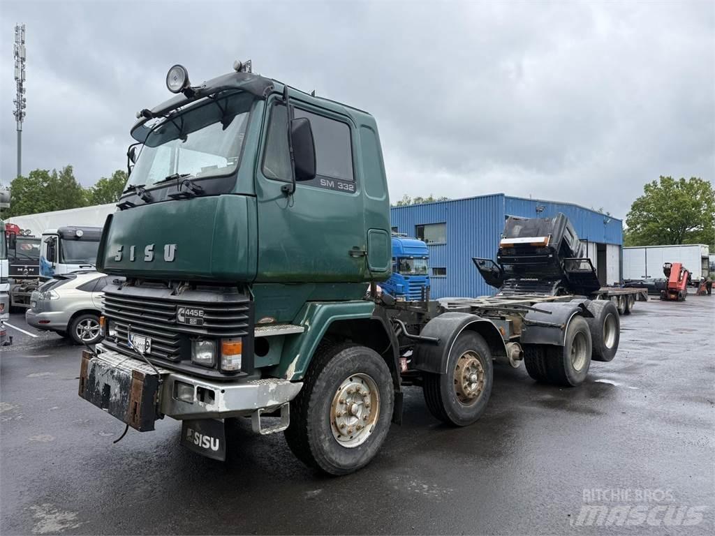 Sisu Sm332 8x2 キャブ付きシャーシ