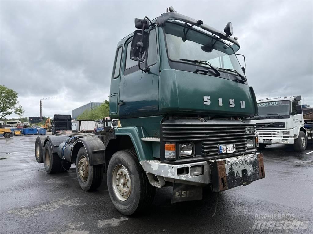 Sisu Sm332 8x2 キャブ付きシャーシ