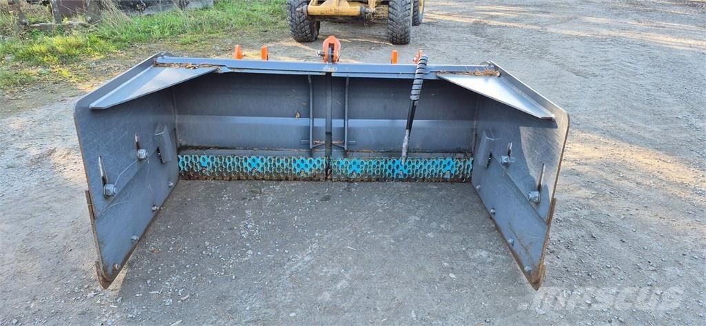 Skaala TRA18-34 スノーブレードとプラウ