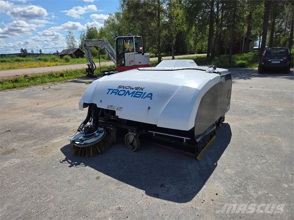 Snowek Trombia 路面清掃機