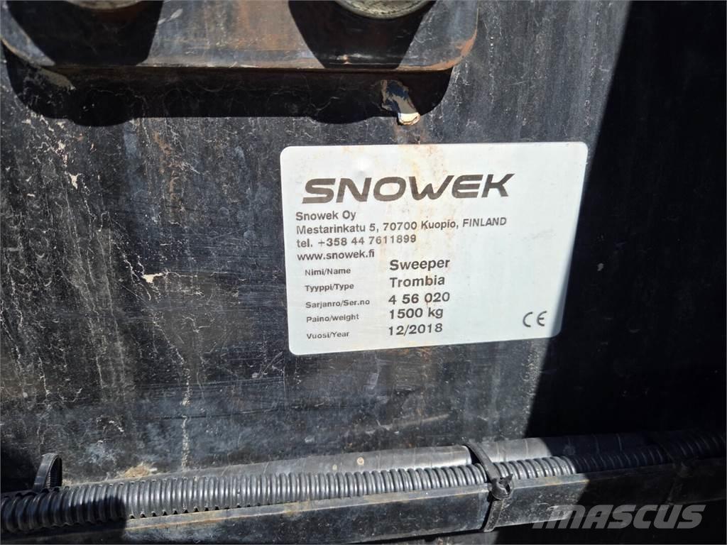 Snowek Trombia 路面清掃機