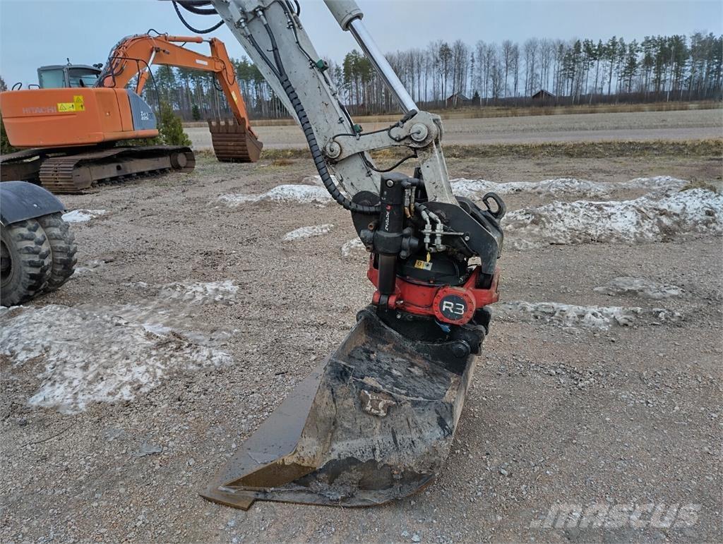 Takeuchi TB295W ホイール式油圧ショベル（パワーショベル・ユンボ・バックホー）