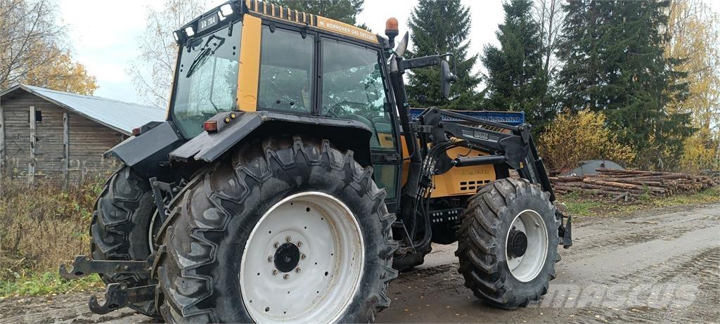 Valtra 8450 トラクター
