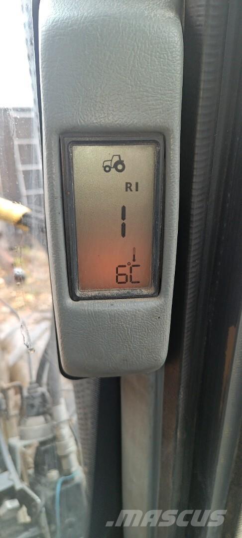 Valtra 8450 トラクター