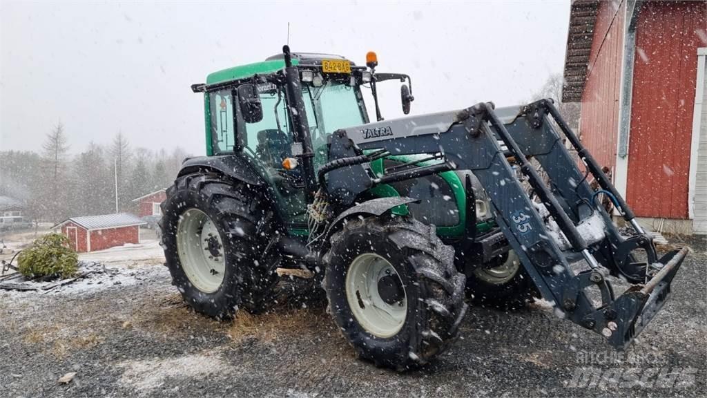 Valtra A92 トラクター