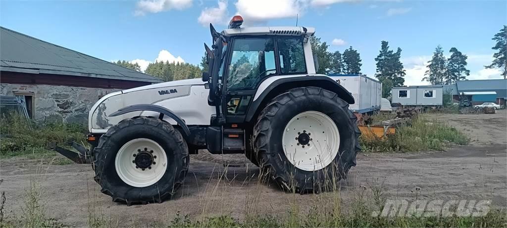 Valtra T 180 トラクター