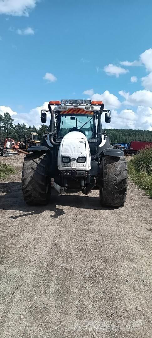 Valtra T 180 トラクター
