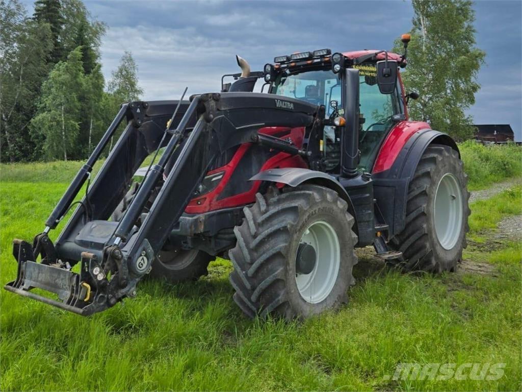 Valtra T144 Versu トラクター