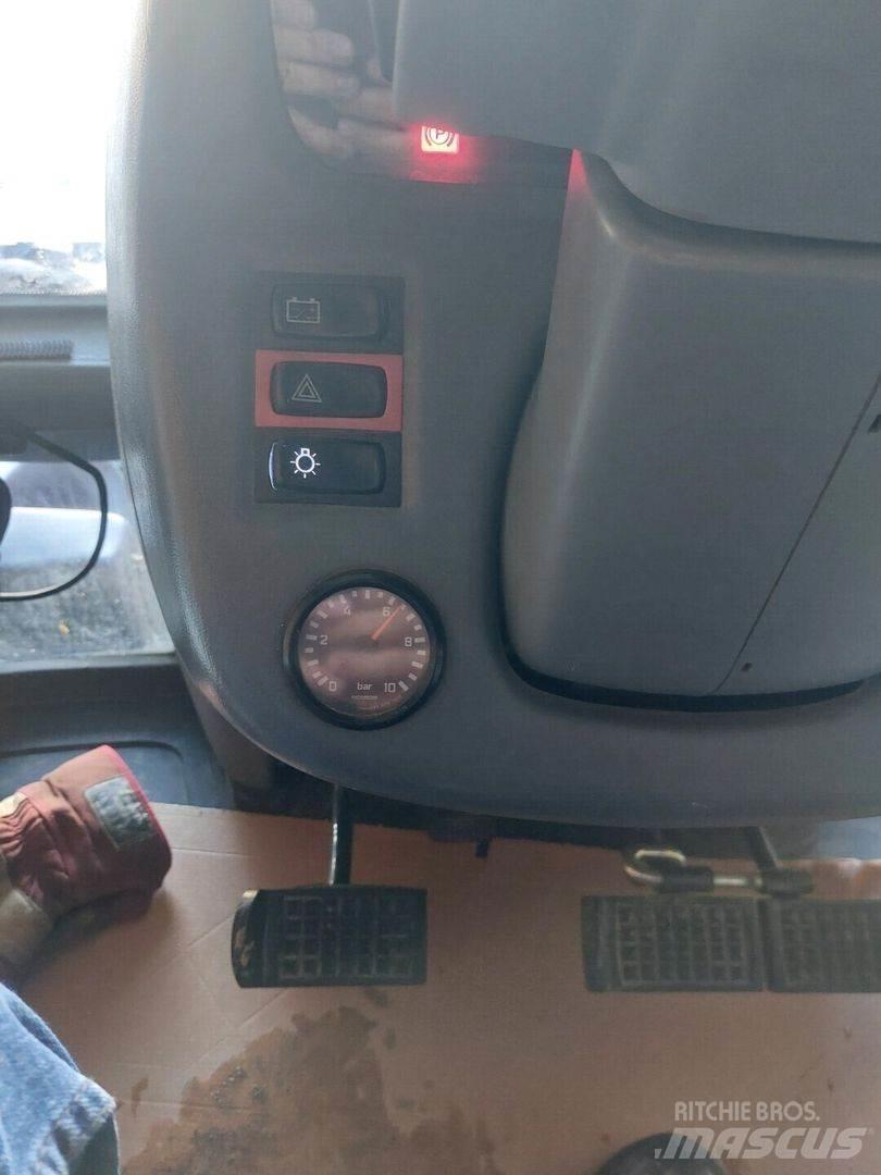 Valtra T202 D トラクター