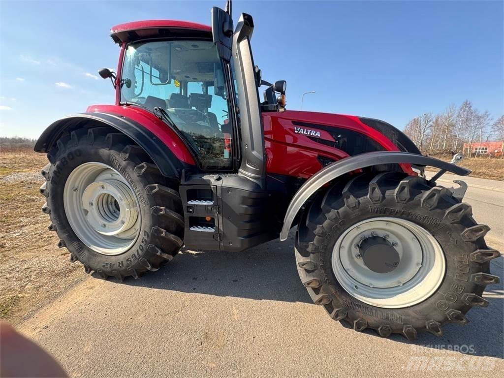 Valtra T255V トラクター
