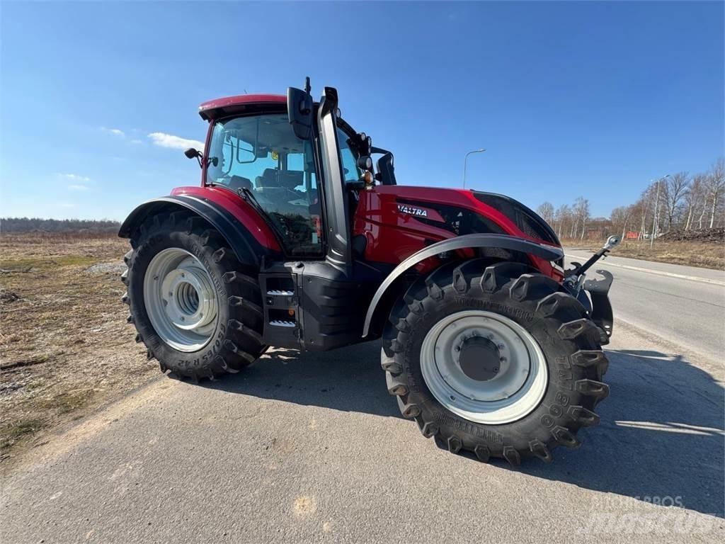 Valtra T255V トラクター