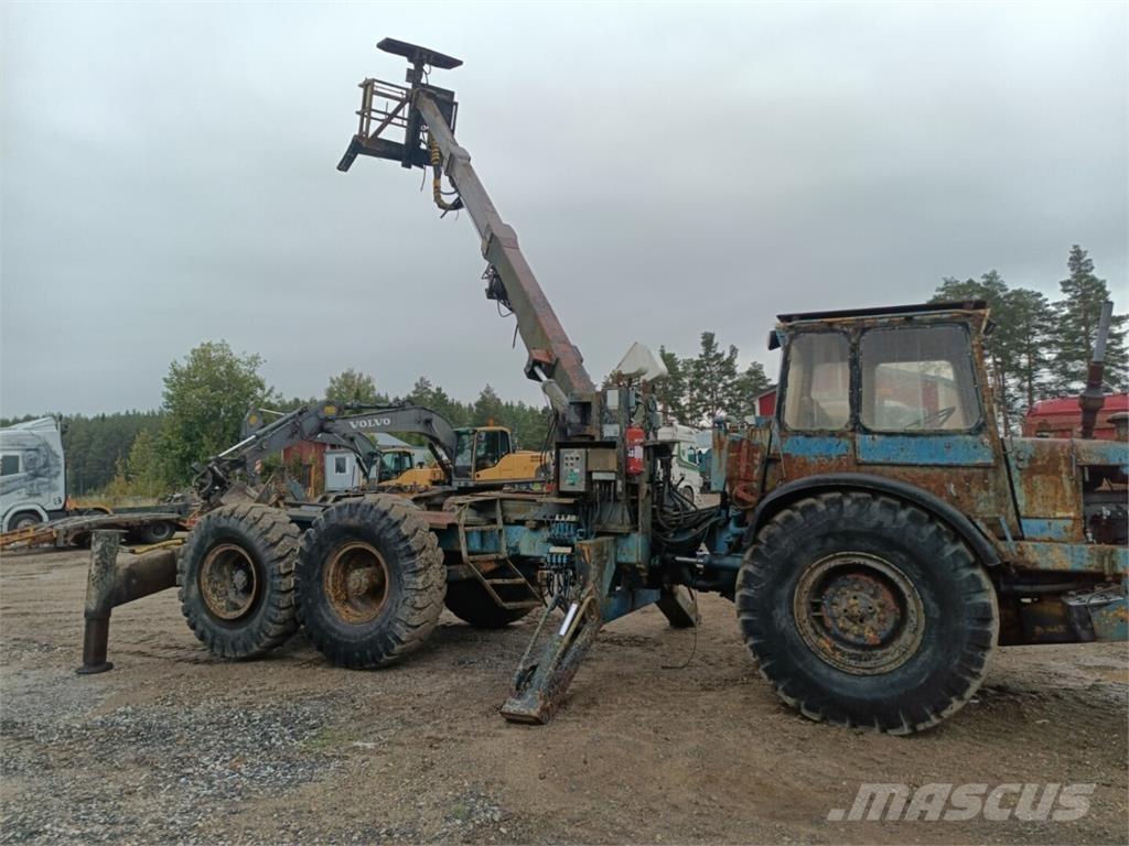 Volvo BM DR 860 垂直昇降型リフト