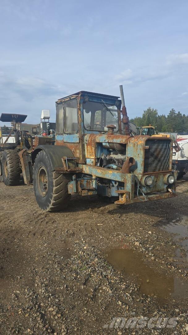 Volvo BM DR 860 垂直昇降型リフト