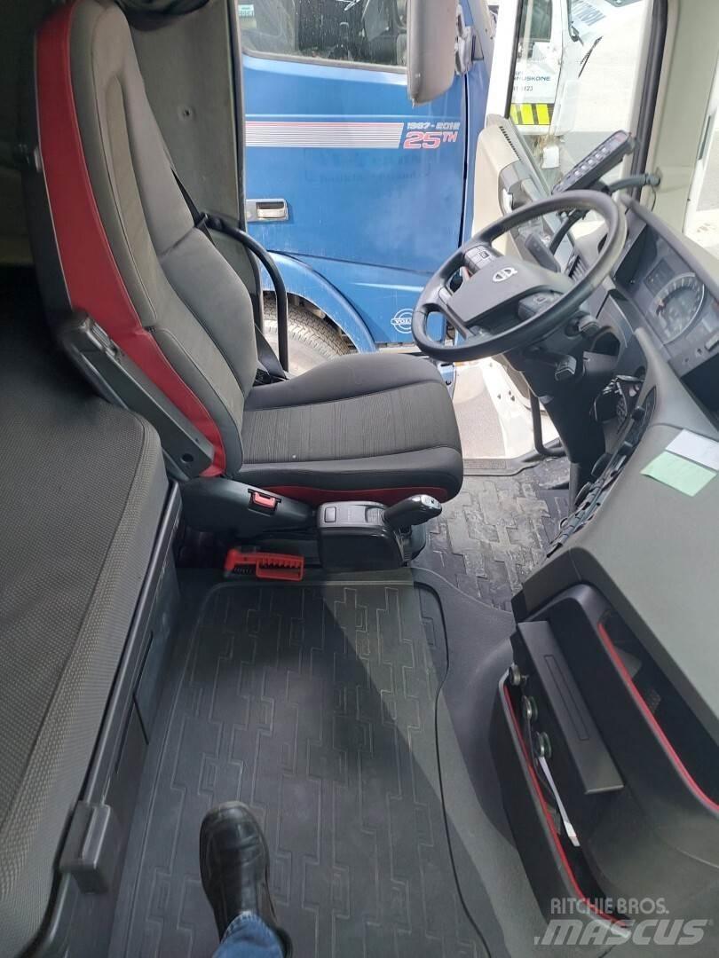 Volvo FH500 8x4 アームロール