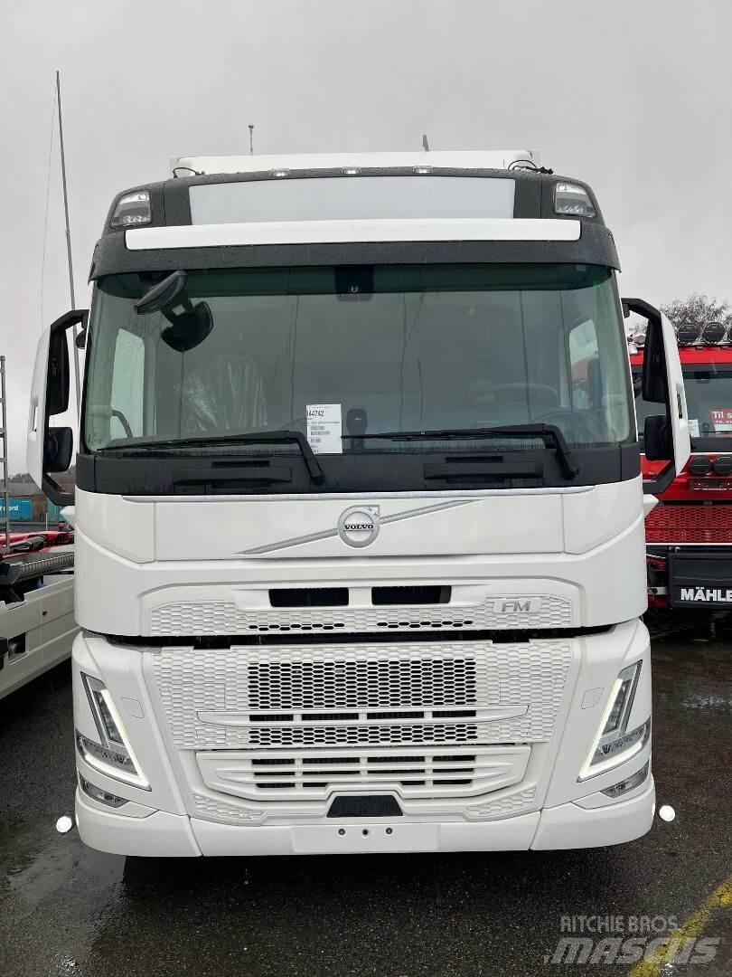 Volvo FM330 4x2 ボックスボディー、ウイング、箱車