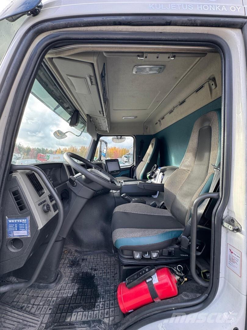 Volvo FM330 6x2 冷凍冷蔵車