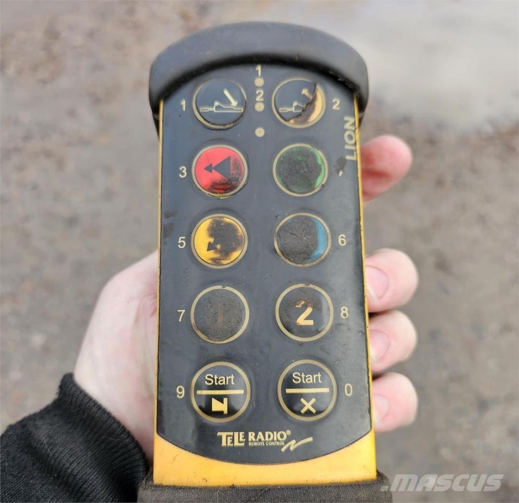 Volvo FM7 4X2 車両運搬車、キャリアカー