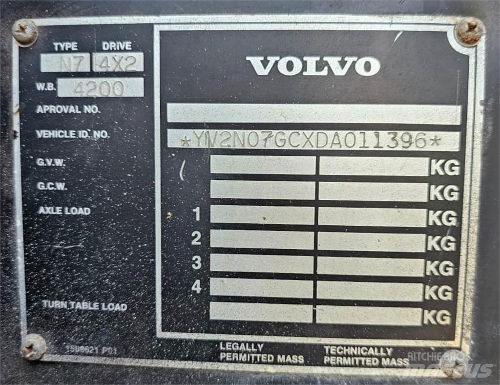 Volvo N7 6x2 クレーントラック、ユニック車