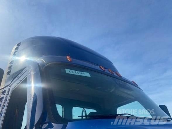 Freightliner CASCADIA 116 中古トラクターヘッド | トレーラーヘッド