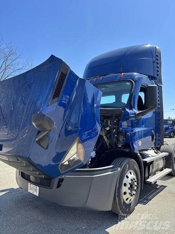 Freightliner CASCADIA 116 中古トラクターヘッド | トレーラーヘッド