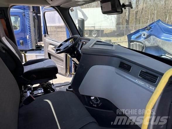 Freightliner CASCADIA 116 中古トラクターヘッド | トレーラーヘッド