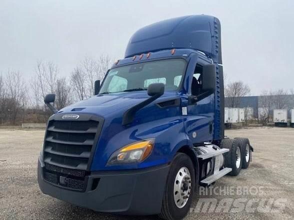 Freightliner CASCADIA 116 中古トラクターヘッド | トレーラーヘッド
