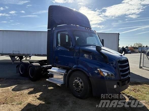 Freightliner CASCADIA 116 中古トラクターヘッド | トレーラーヘッド