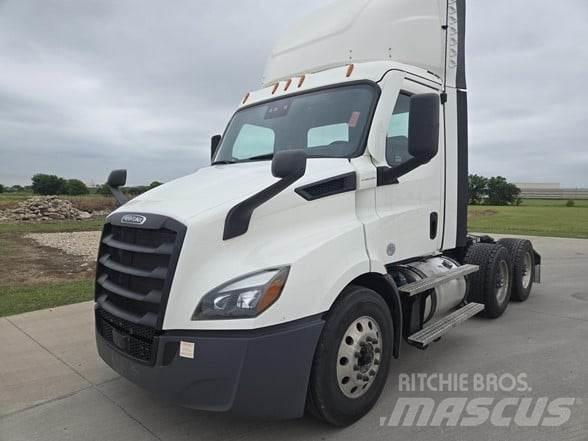 Freightliner CASCADIA 116 中古トラクターヘッド | トレーラーヘッド