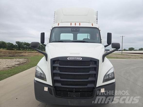 Freightliner CASCADIA 116 中古トラクターヘッド | トレーラーヘッド