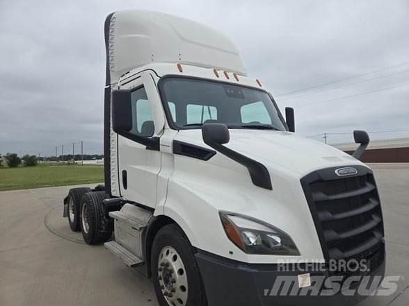 Freightliner CASCADIA 116 中古トラクターヘッド | トレーラーヘッド