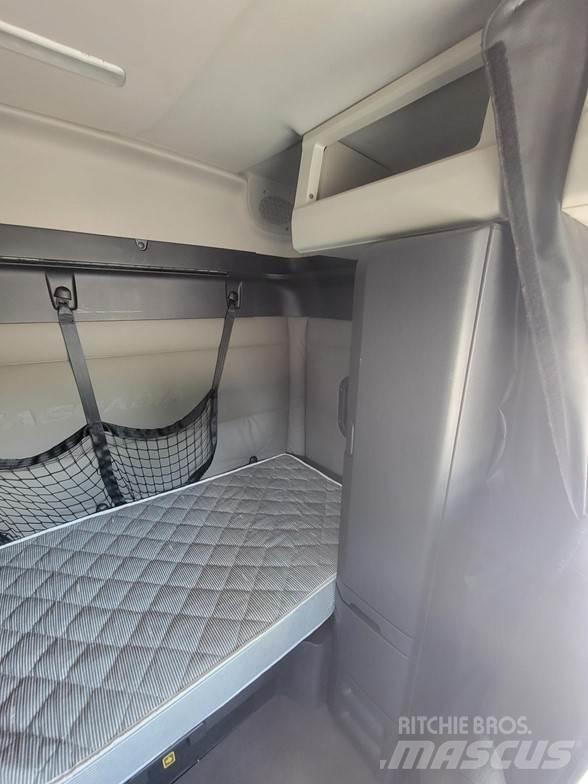 Freightliner CASCADIA 116 中古トラクターヘッド | トレーラーヘッド