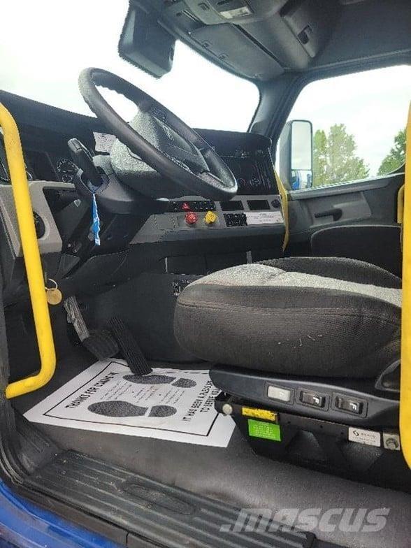 Freightliner CASCADIA 116 中古トラクターヘッド | トレーラーヘッド