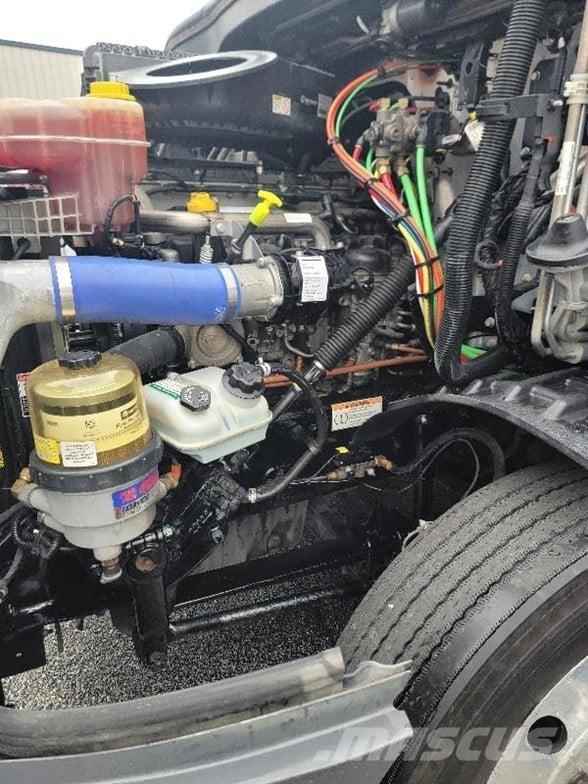 Freightliner CASCADIA 116 中古トラクターヘッド | トレーラーヘッド