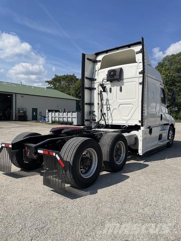 Freightliner CASCADIA 116 中古トラクターヘッド | トレーラーヘッド