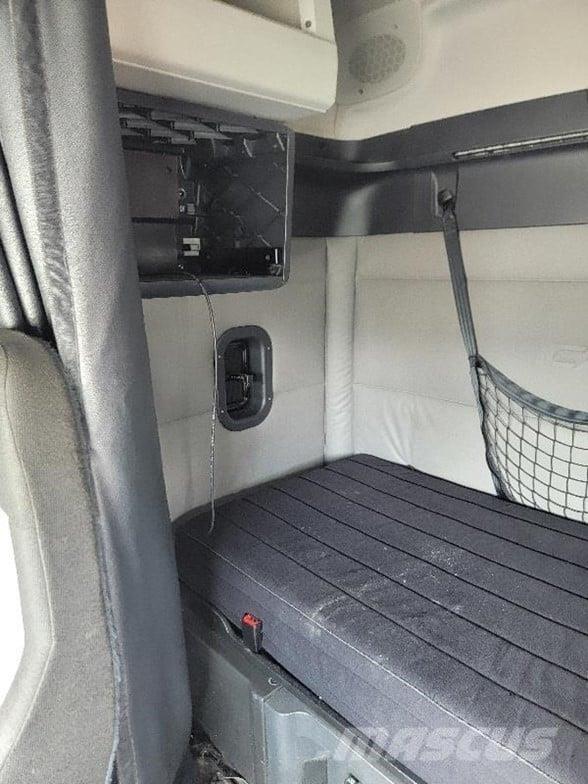 Freightliner CASCADIA 116 中古トラクターヘッド | トレーラーヘッド