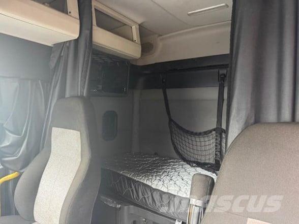 Freightliner CASCADIA 116 中古トラクターヘッド | トレーラーヘッド
