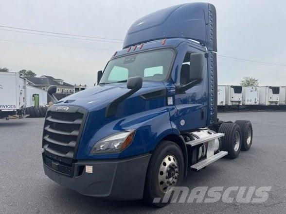 Freightliner CASCADIA 116 中古トラクターヘッド | トレーラーヘッド
