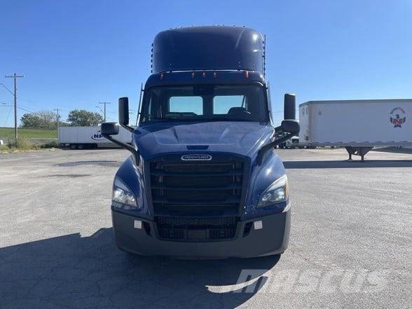 Freightliner CASCADIA 116 中古トラクターヘッド | トレーラーヘッド
