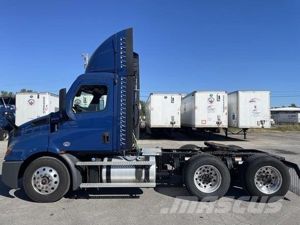 Freightliner CASCADIA 116 中古トラクターヘッド | トレーラーヘッド