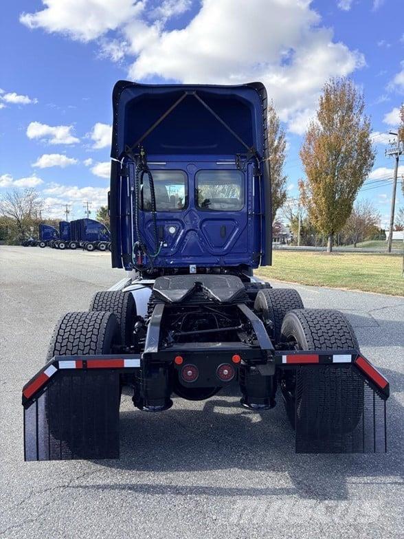 Freightliner CASCADIA 116 中古トラクターヘッド | トレーラーヘッド