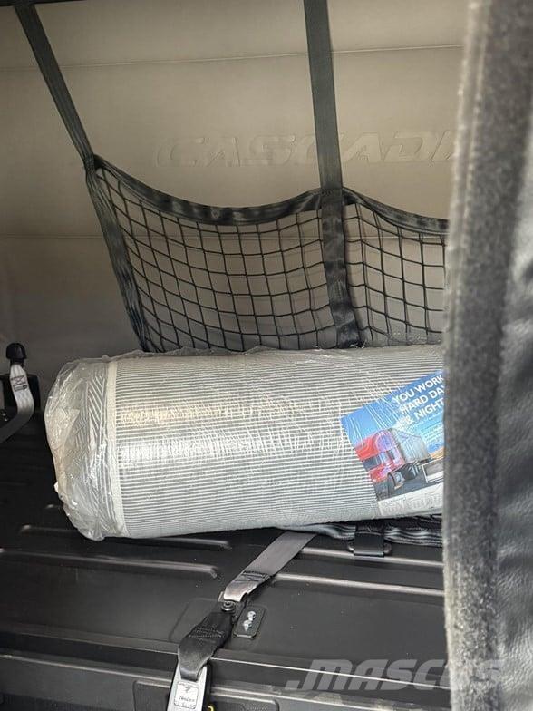 Freightliner CASCADIA 116 中古トラクターヘッド | トレーラーヘッド