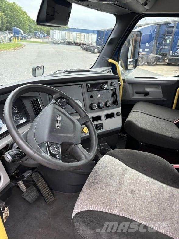 Freightliner CASCADIA 126 中古トラクターヘッド | トレーラーヘッド