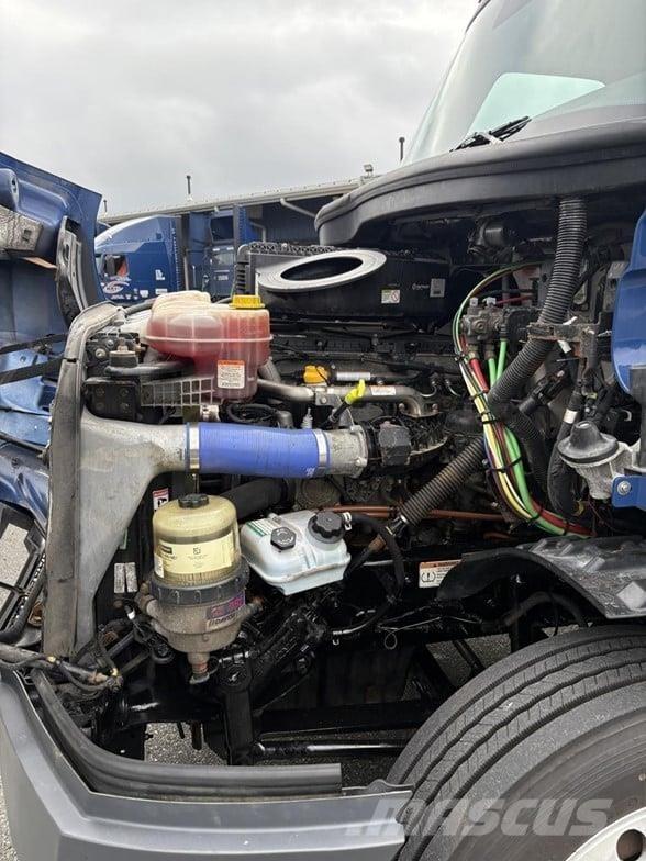 Freightliner CASCADIA 126 中古トラクターヘッド | トレーラーヘッド