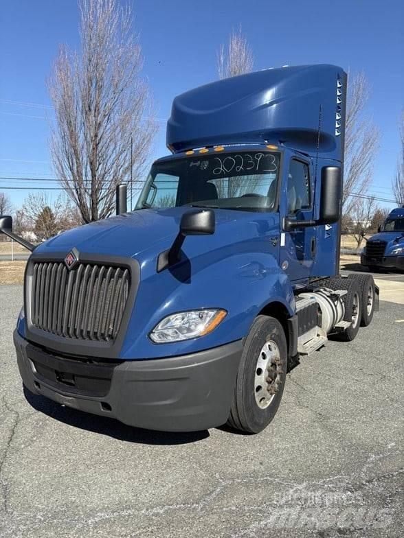 International LT 中古トラクターヘッド | トレーラーヘッド