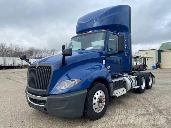International LT 中古トラクターヘッド | トレーラーヘッド