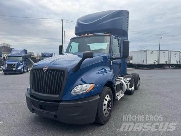 International LT 中古トラクターヘッド | トレーラーヘッド