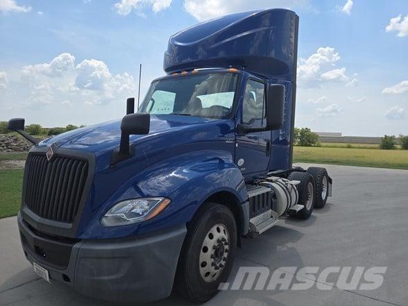 International LT 中古トラクターヘッド | トレーラーヘッド